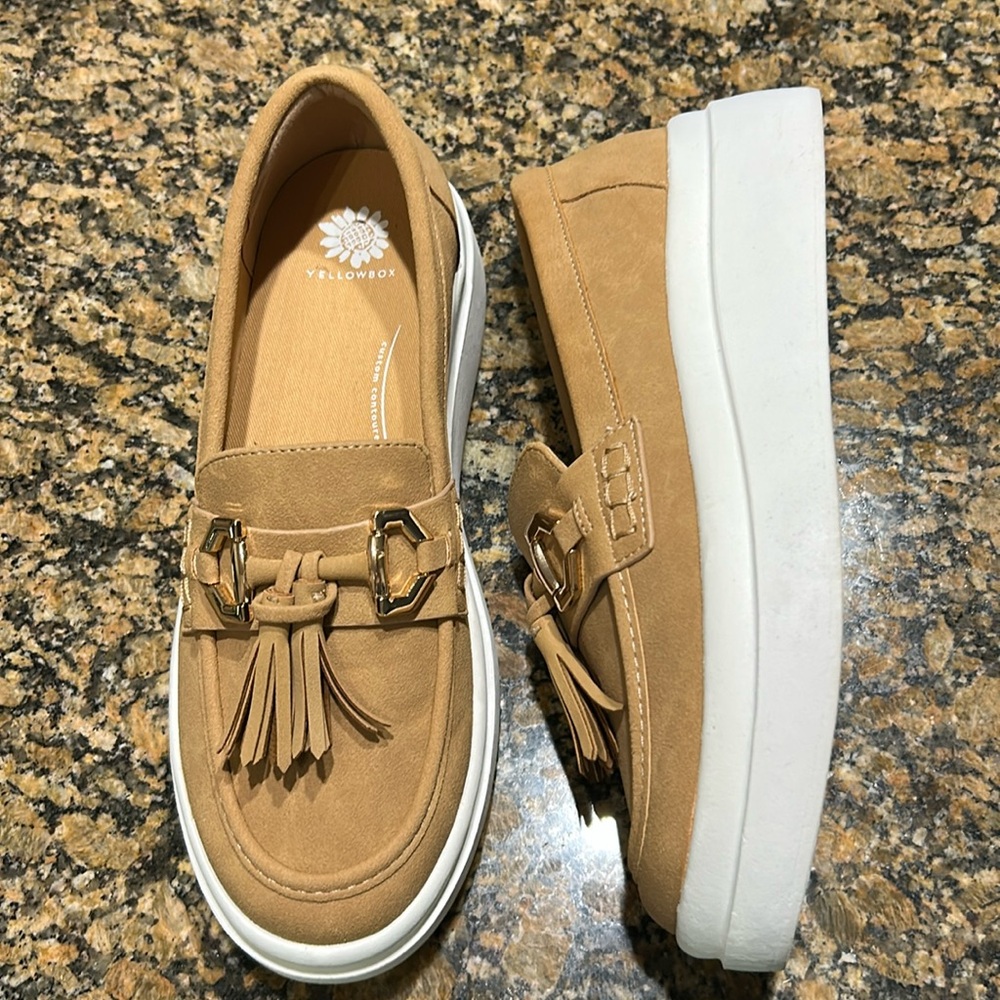 NWT Yellow Box Erina Almond 8.5